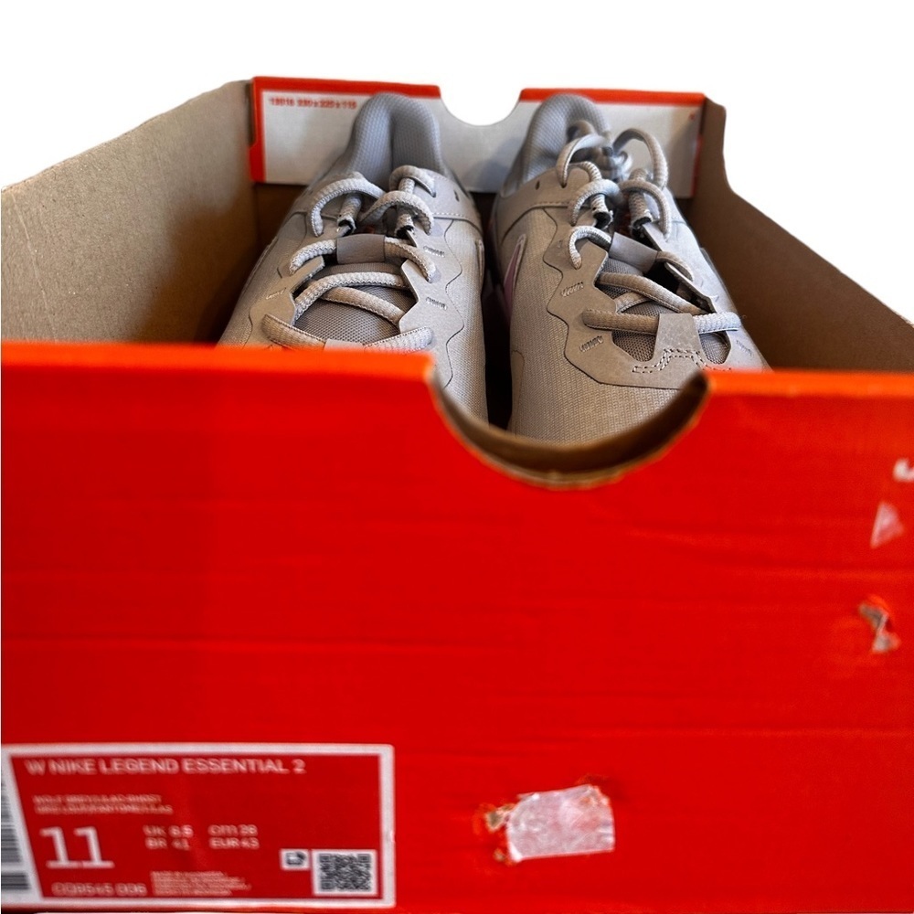 CLEARANCE NIB W Nike Legend Essential 2 - Picture 3 of 7
